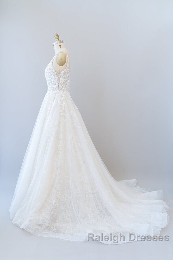 Long A Line V Neck Open Back Appliques Lace Tulle Wedding Dresses