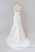 Long Mermaid Strapless Tulle Lace Wedding Dress