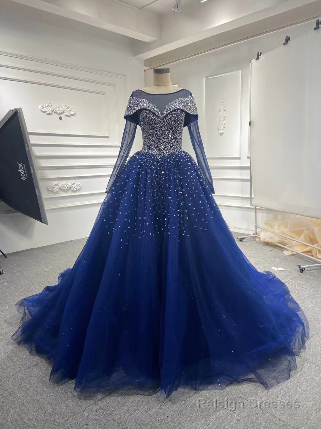 Long Sleeves Navy Blue Wedding Dresses Crystals Sequined Ball Gown Quince Dresses Main image