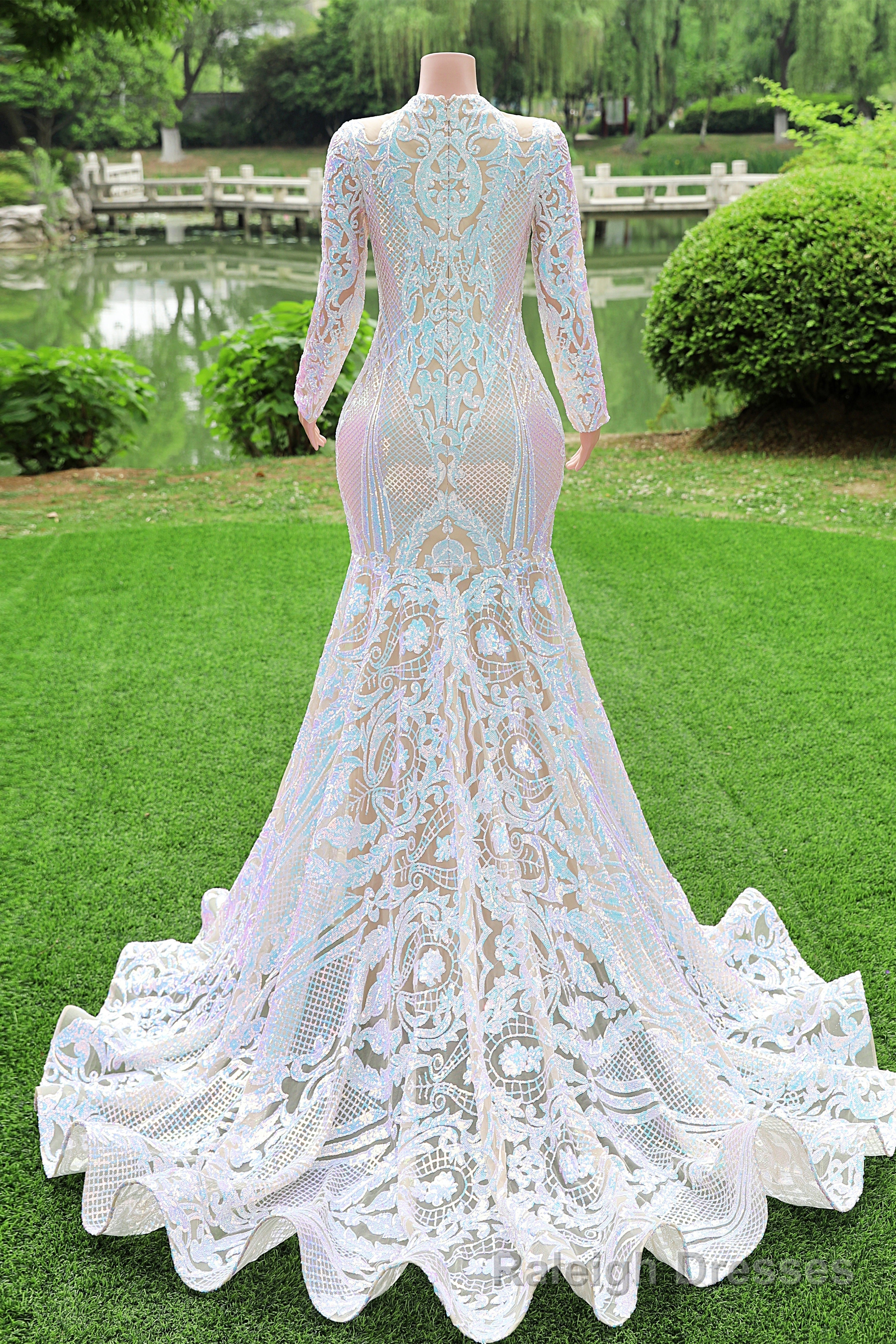 Long Sleeves Sequins Mermaid Prom Dresses Iridescent Shower Party V Neck Evening Dress Chapel Train