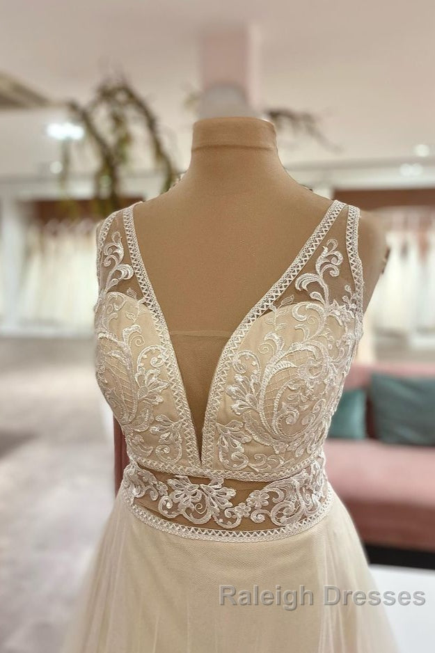 Long Sweetheart A-Line Tulle Appliques Lace Wedding Dress Secondary image