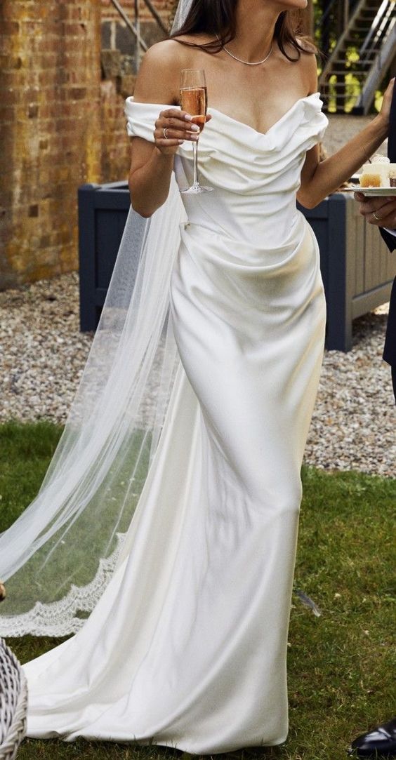 Lovely Off The Shoulder Mermaid White Bridal Gowns Wedding Dress