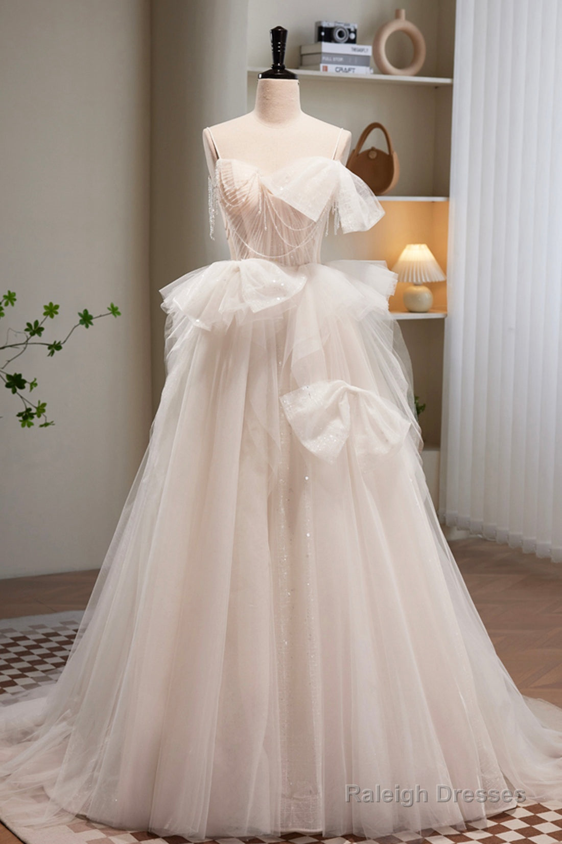 Lovely Spaghetti Strap Lace Long Prom Dresses A-Line Prom Dresses Main image