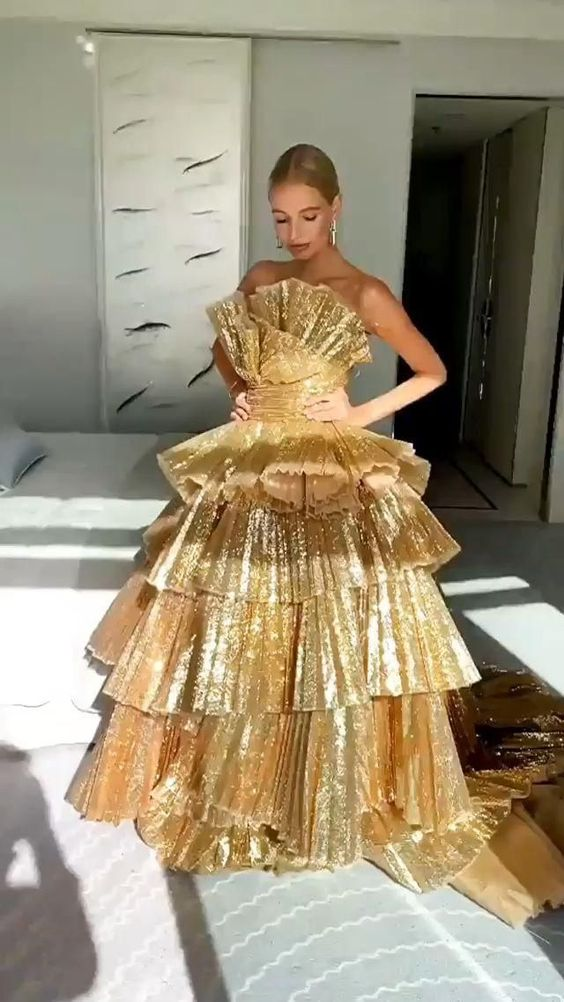 Luxurious Gold Strapless Pleated Irregular Neck Layered Prom Dresses Ball Gowns Quinceanera Prom Dresses
