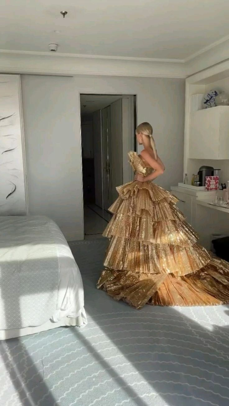 Luxurious Gold Strapless Pleated Irregular Neck Layered Prom Dresses Ball Gowns Quinceanera Prom Dresses