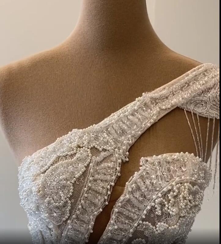 Luxurious Lace Beaded Wedding Dress One Shoulder Mermaid Bridal Gown Crystal Beads Sequin Sweep Train