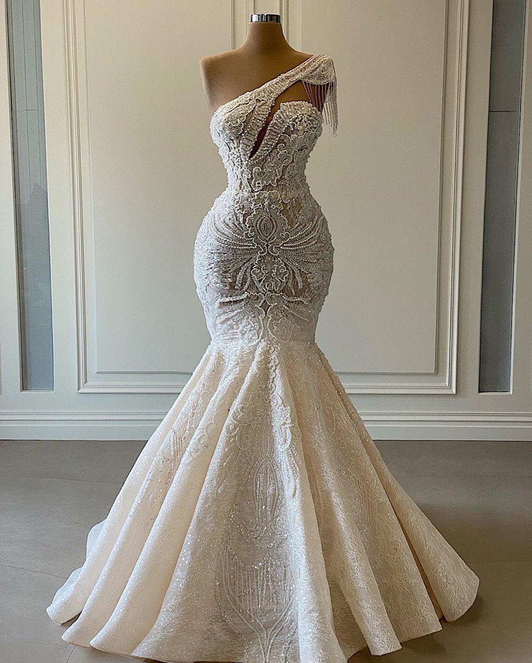 Luxurious Lace Beaded Wedding Dress One Shoulder Mermaid Bridal Gown Crystal Beads Sequin Sweep Train