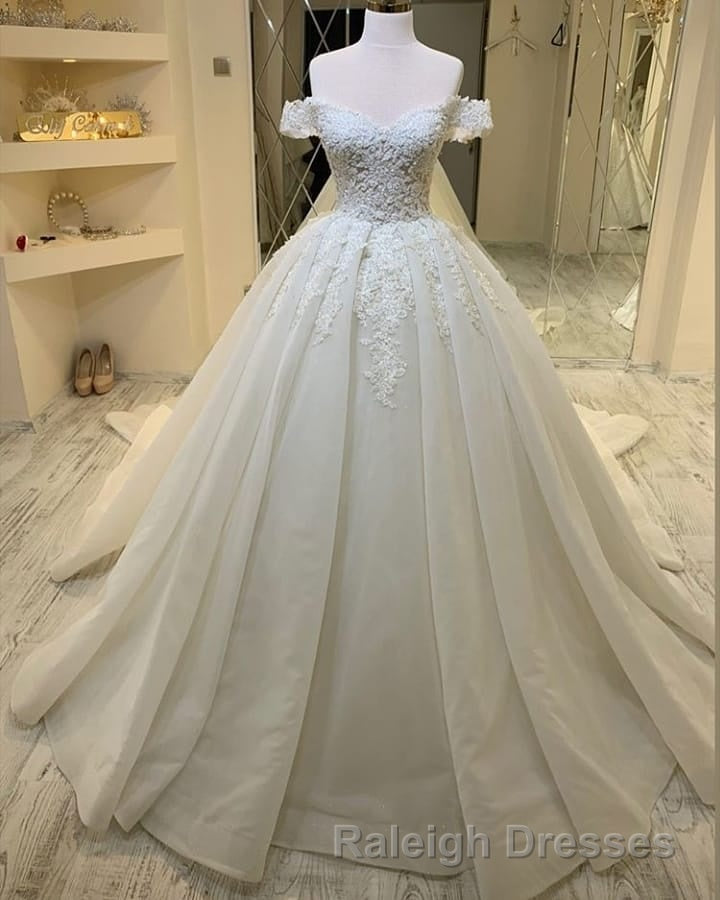 luxurious Off the ShoulderAppliques A line Ball Gowns Princess Bridal Gowns Secondary image
