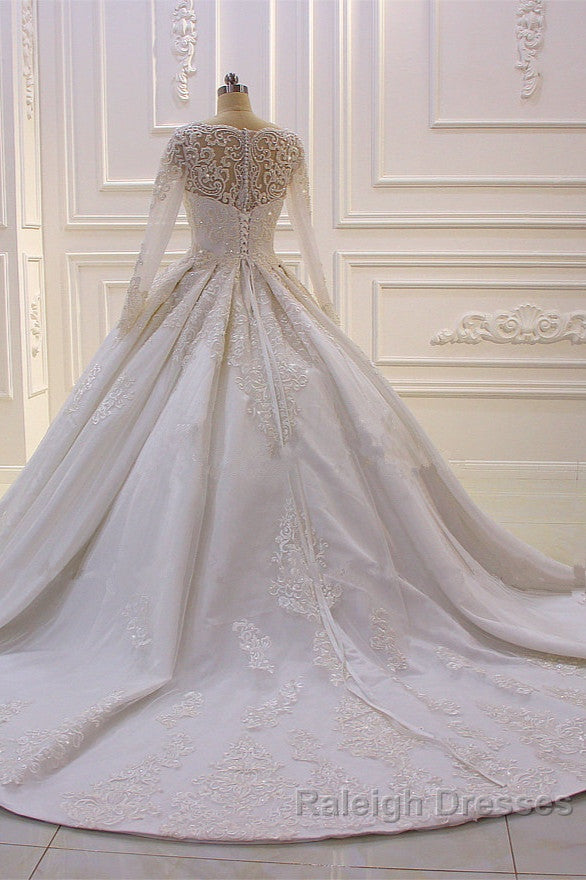 Luxurious White Long Sleevess Appliques Beadings Wedding Dresses Main image