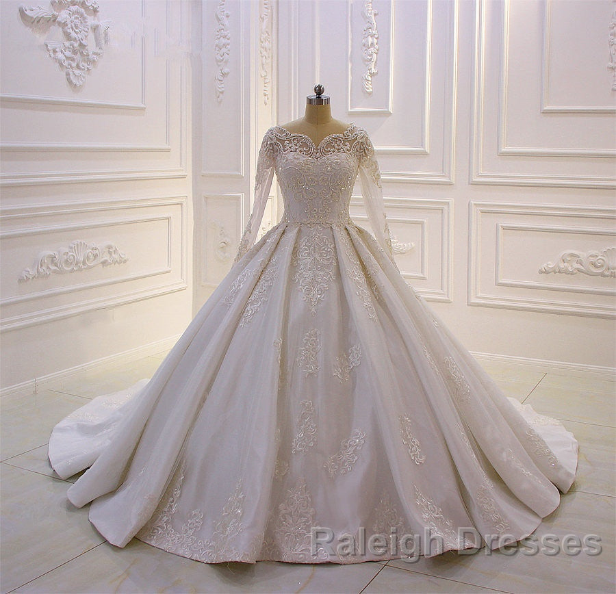 Luxurious White Long Sleevess Appliques Beadings Wedding Dresses Secondary image