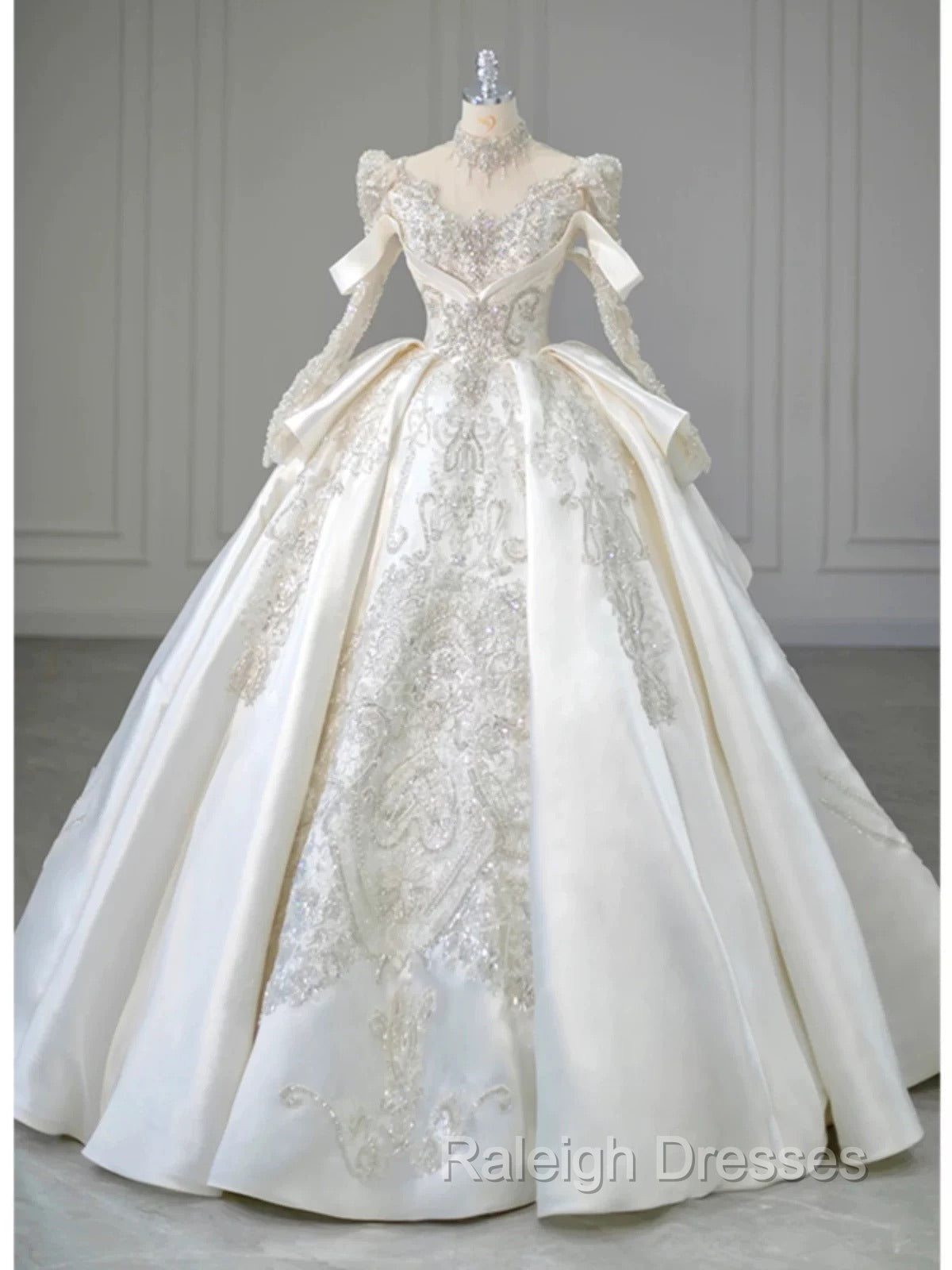 Luxury Ball Gowns High Neckline Long Sleeves Sequin White Wedding Dresses Brides Dress