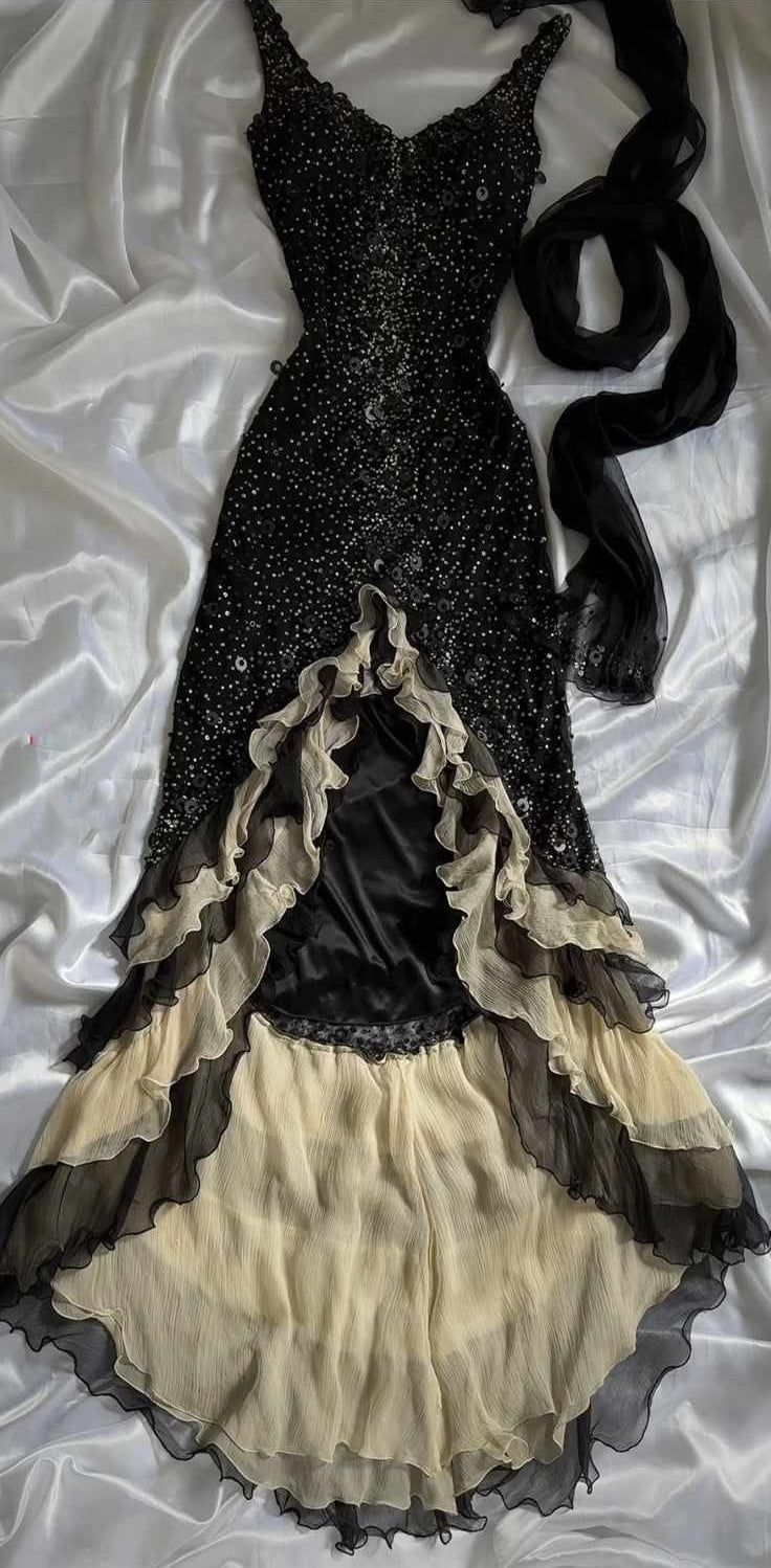 Luxury Beaded Mermaid Prom Dresses V-Neck Ruffle Prom Dresses