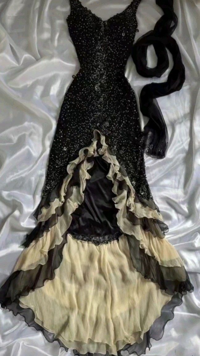 Luxury Beaded Mermaid Prom Dresses V-Neck Ruffle Prom Dresses
