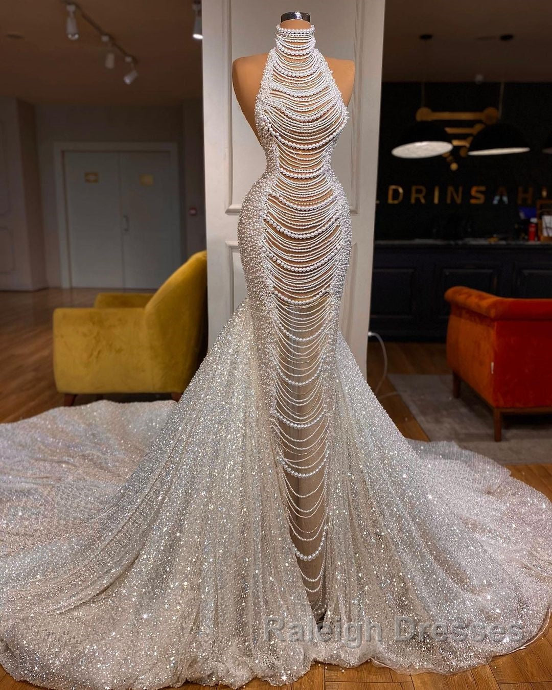 Luxury Long Mermaid Halter Beading Sleeveless Wedding Dresses With Pearls