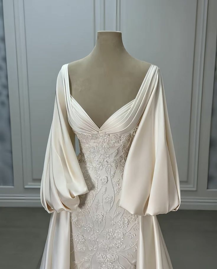 Luxury Wedding Dress Ivory Satin Lace A-Line Bridal Gown Secondary image