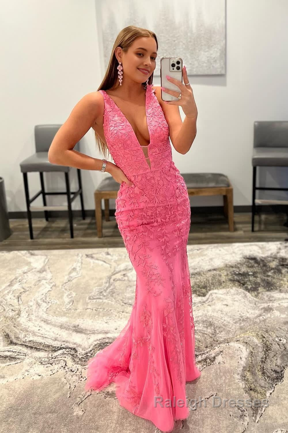 Mermaid Deep V Neck Pink Long Prom Dress with Appliques Main image