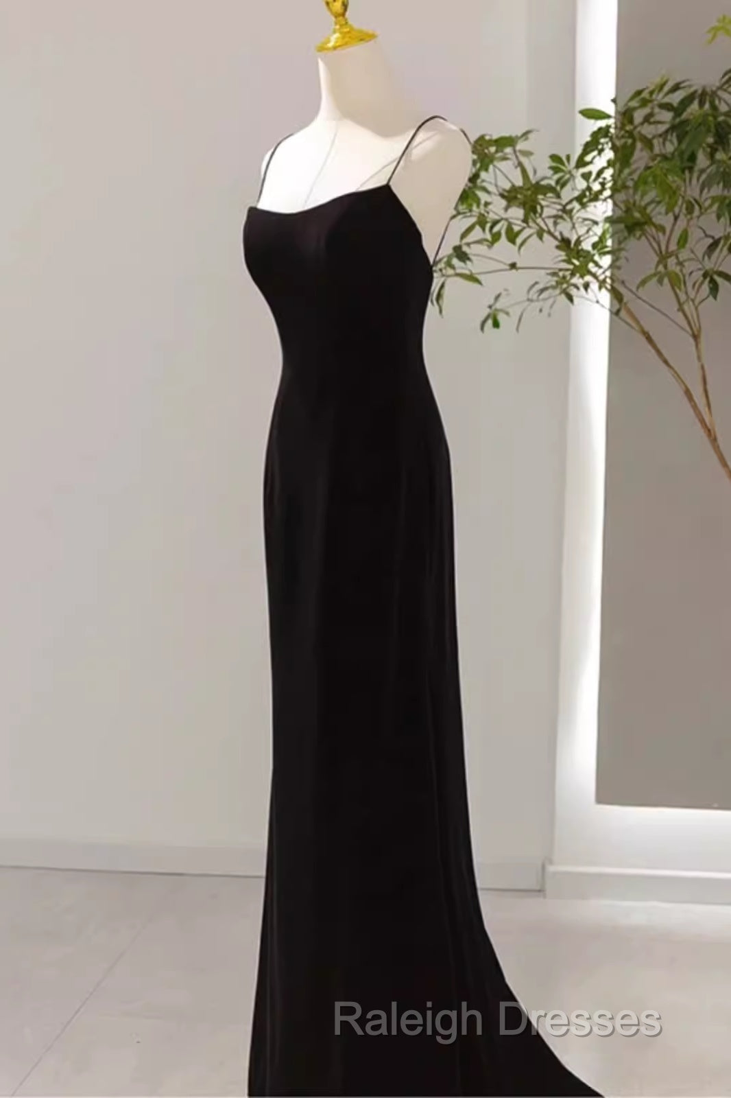 Mermaid Straps Black Velvet Long Prom Dress