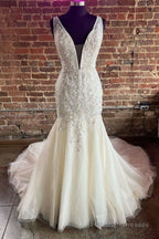 Mermaid White Tulle Lace Plunge V Long Wedding Dresses Open Back