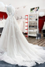 Modest Long Princess V Neck Tulle Spaghetti Straps Wedding Dresses with Lace