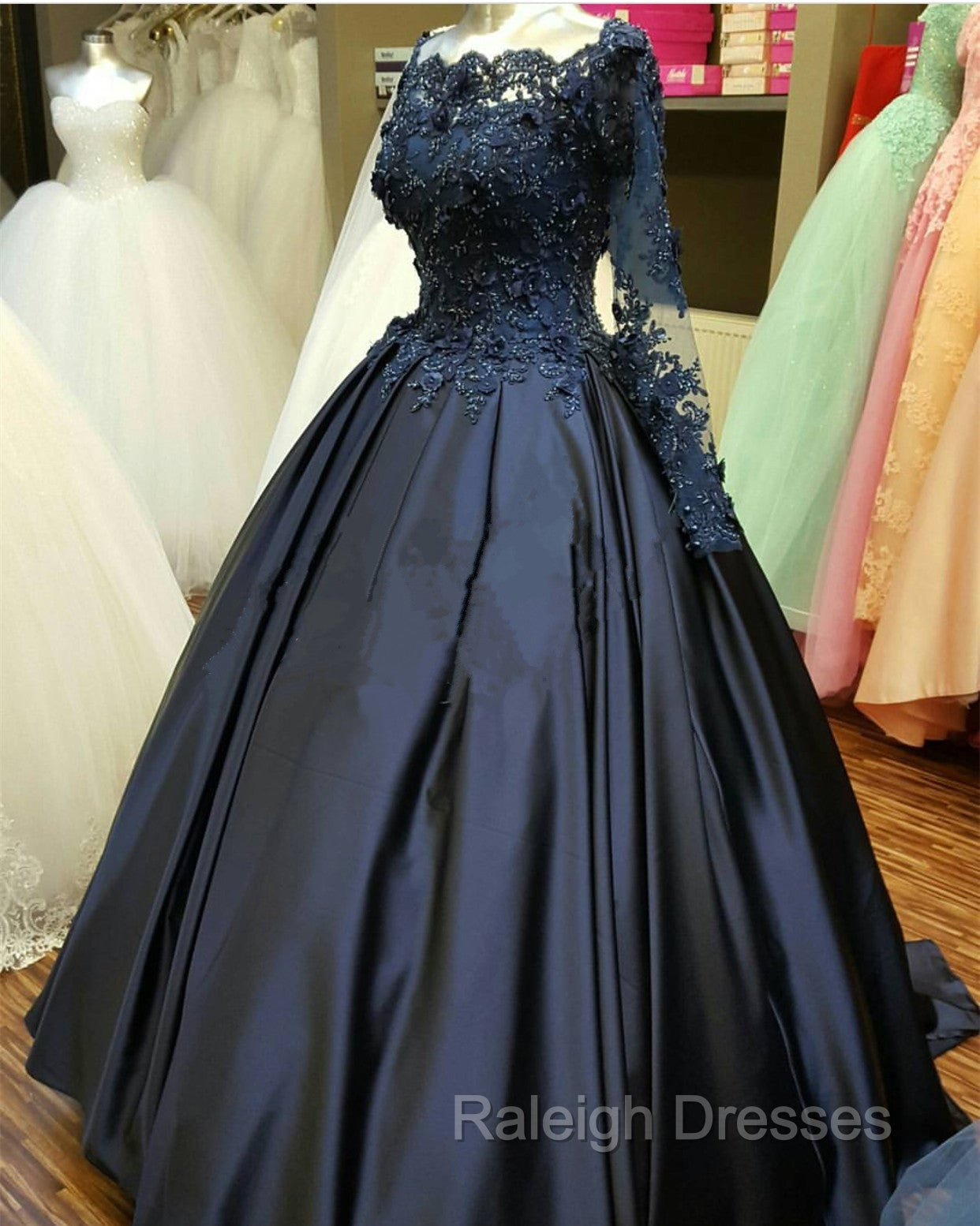 Navy Blue Long Sleeve Prom Dress Appliques Beaded Ball Gown