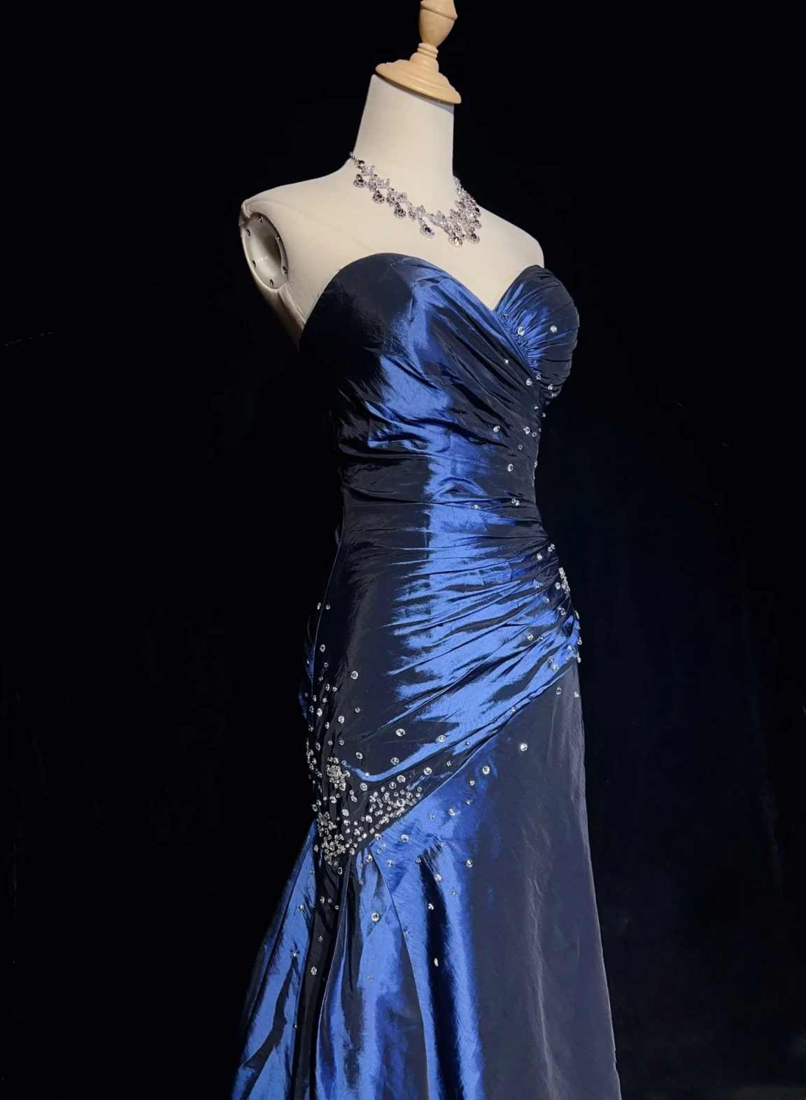 Blue Vintage Fashion Exquisite Beading Long Satin Floor Length Ball Gown Evening Dress Main image