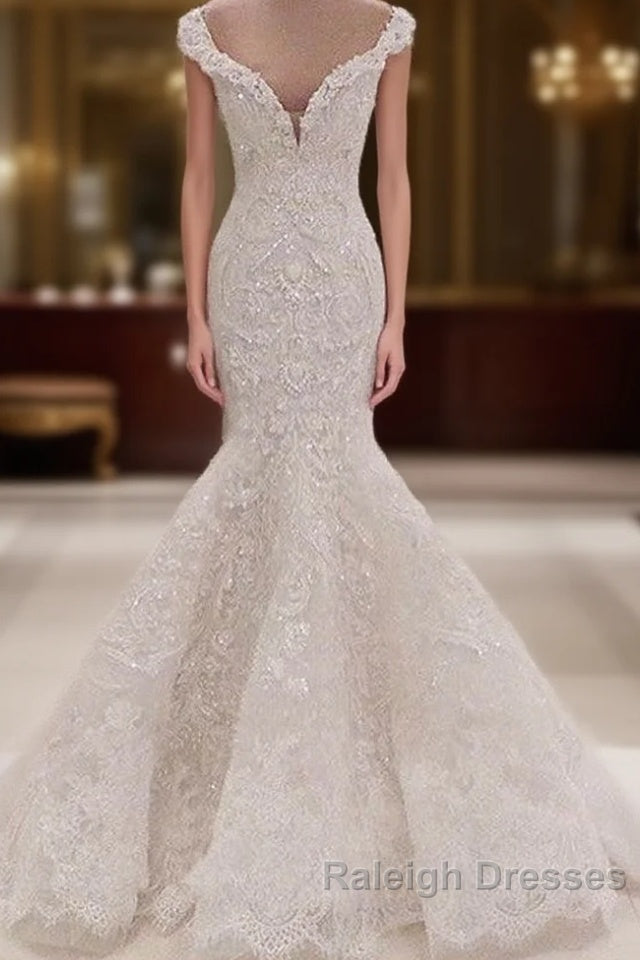 New Arrival Mermaid Vintage Wedding Dresses Online Classic V Neck Lace Bridal Gowns Online Main image