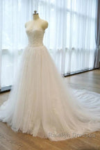 Noble Strapless Lace Decal Sheer Off Shoulder And Floor Length Floor Mopping Wedding Dress