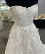 Off the Shoulder A Line Tulle/Lace Wedding Dress
