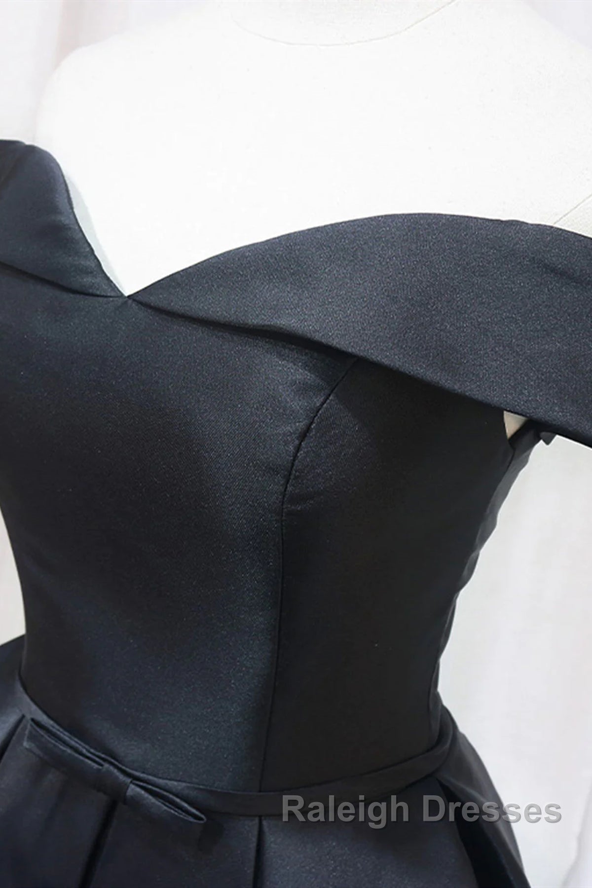 Off the Shoulder Short Black Prom Dresses, Off Shoulder Short Black Formal Graduation Dresses Secondary image