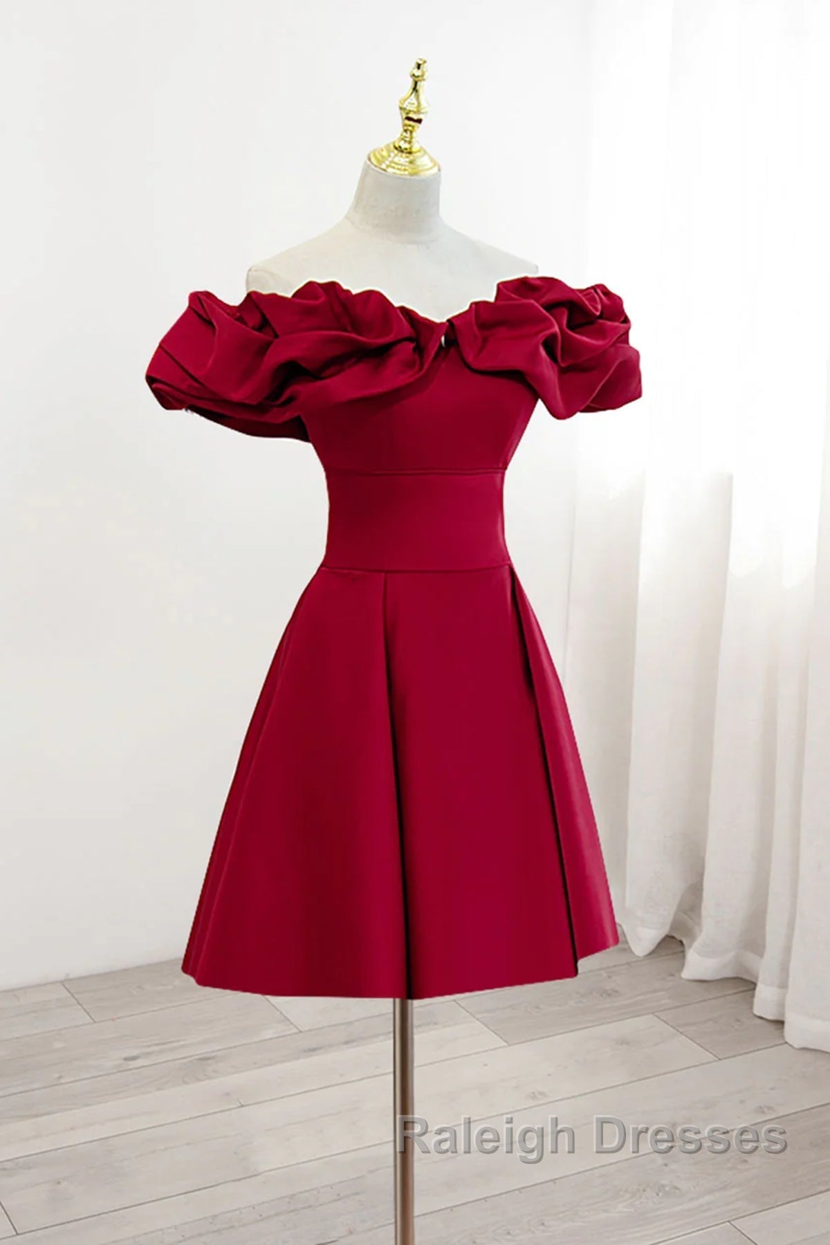 Off the Shoulder Short Burgundy Prom Dress Short Wine Red Graduation Homecoming Dress