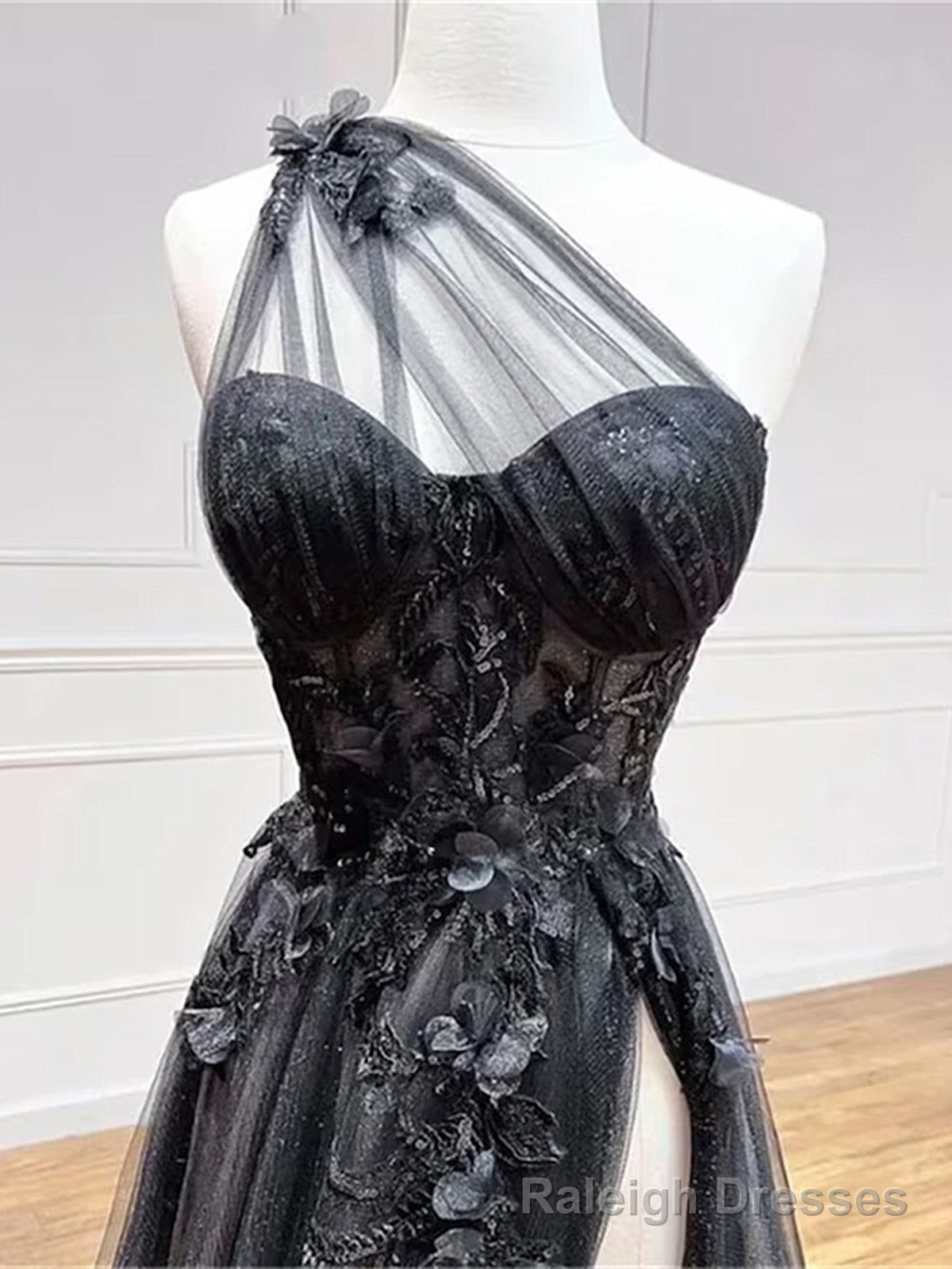 Black and Red Tulle Scoop Long Party Dress, A-line Tulle with Lace Applique Prom Dress main image 1