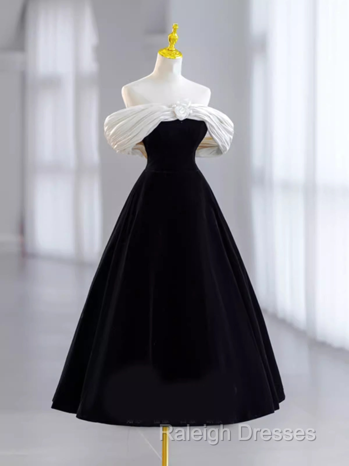 Pretty Ball Gown Off The Shoulder Black Velvet Evening Party Dress Prom Dresses With Flower
