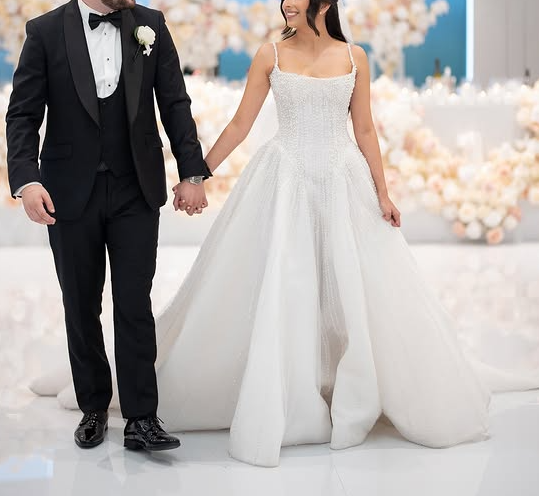 Pretty Wedding Dresses Ball Gowns Spaghetti Straps Sequin White Wedding Dress Bridal Gown