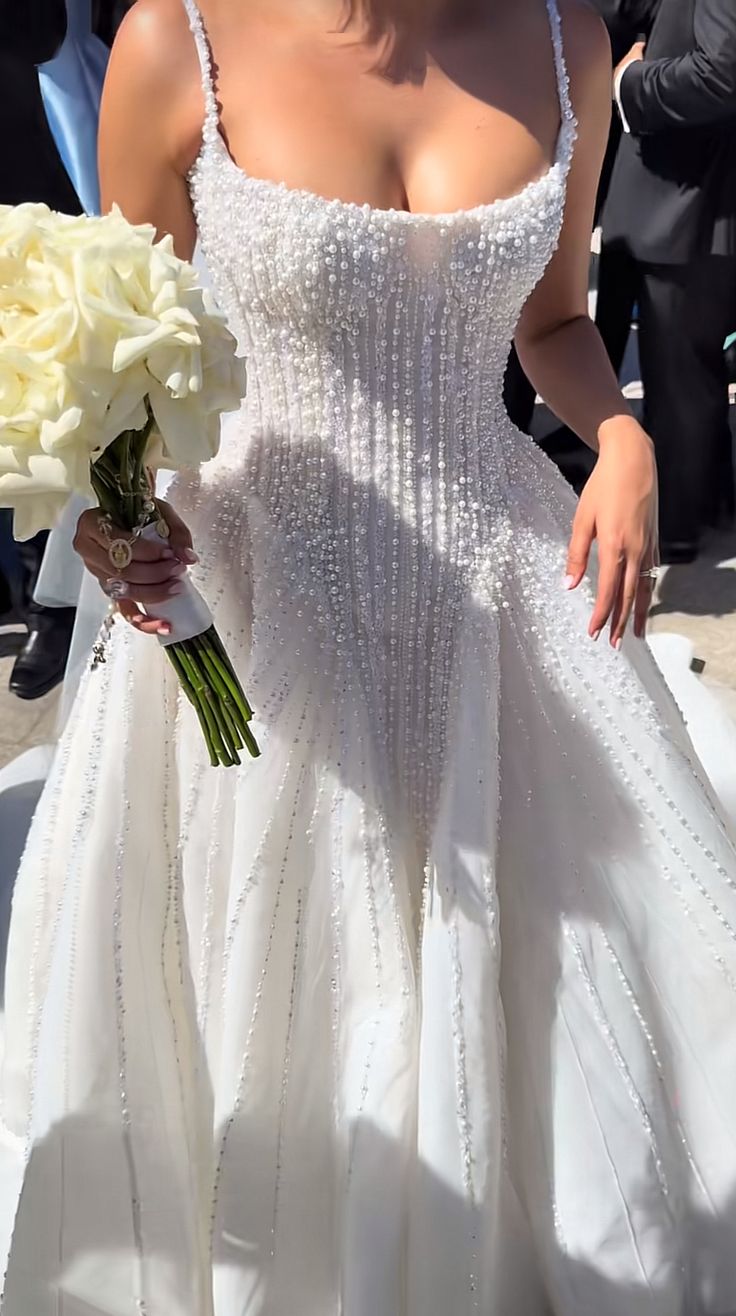 Pretty Wedding Dresses Ball Gowns Spaghetti Straps Sequin White Wedding Dress Bridal Gown Main image