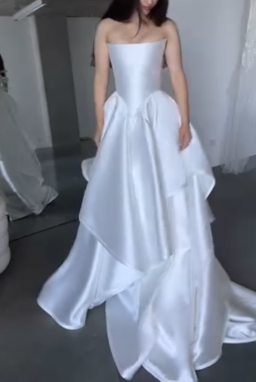 Pretty Wedding Dresses Ball Gowns Strapless White Satin Long Wedding Dress Bridal Gown