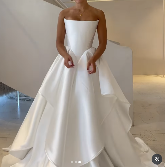 Pretty Wedding Dresses Ball Gowns Strapless White Satin Long Wedding Dress Bridal Gown