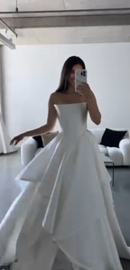 Pretty Wedding Dresses Ball Gowns Strapless White Satin Long Wedding Dress Bridal Gown