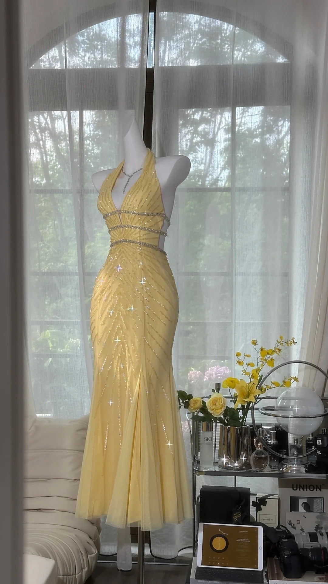 Pretty Yellow Sequin Halter Neck Backless Mermaid Formal Prom Dress