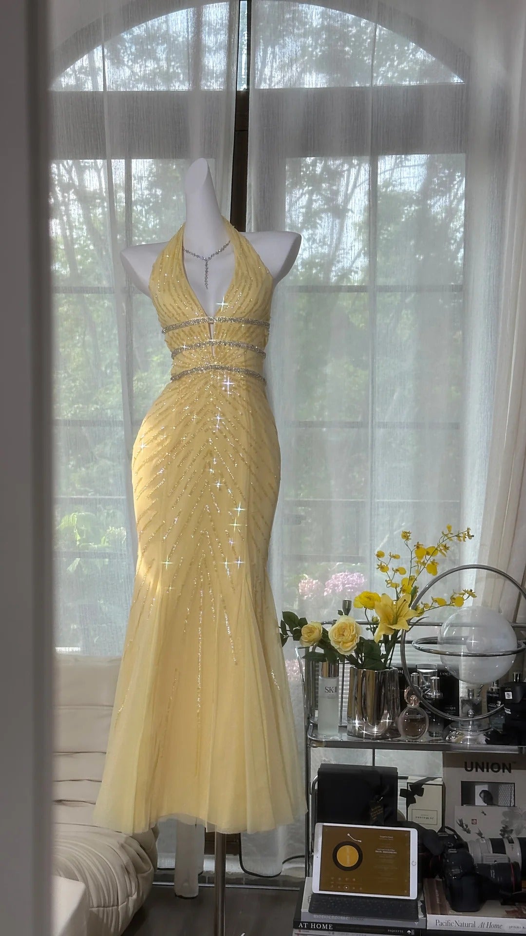 Pretty Yellow Sequin Halter Neck Backless Mermaid Formal Prom Dress