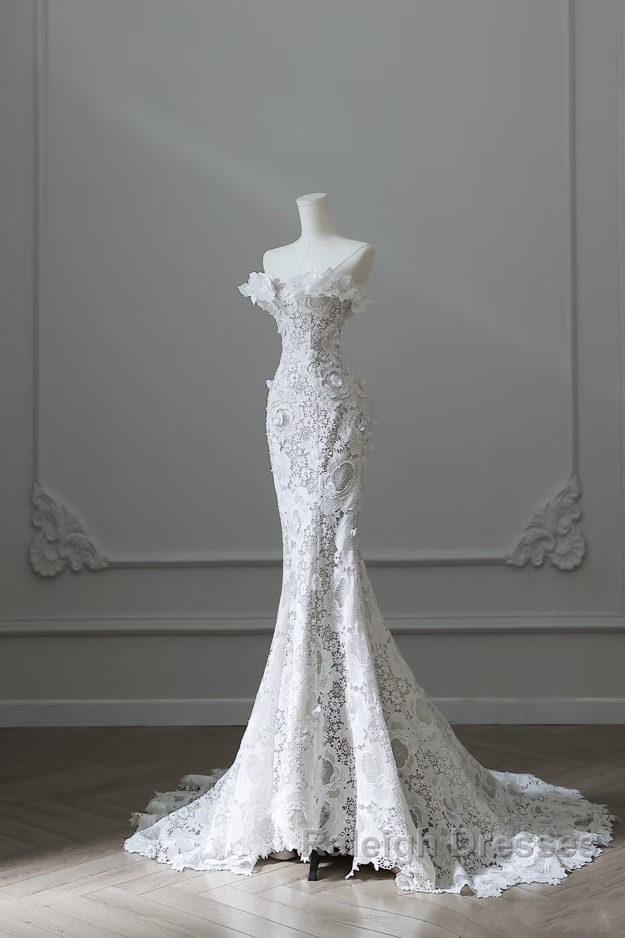 Princess Mermaid Strapless White Lace Long Wedding Dress Brides Dresses