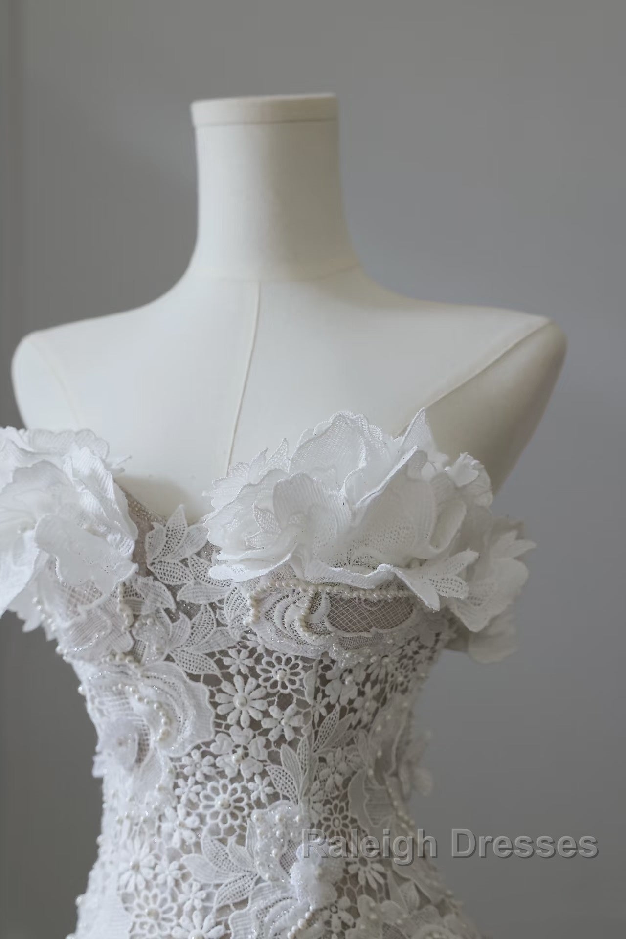 Princess Mermaid Strapless White Lace Long Wedding Dresses Brides Dress