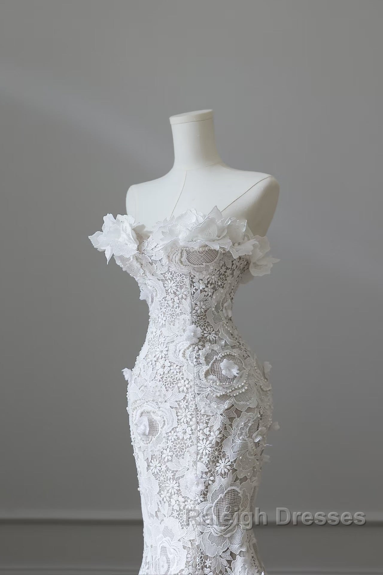 Princess Mermaid Strapless White Lace Long Wedding Dresses Brides Dress