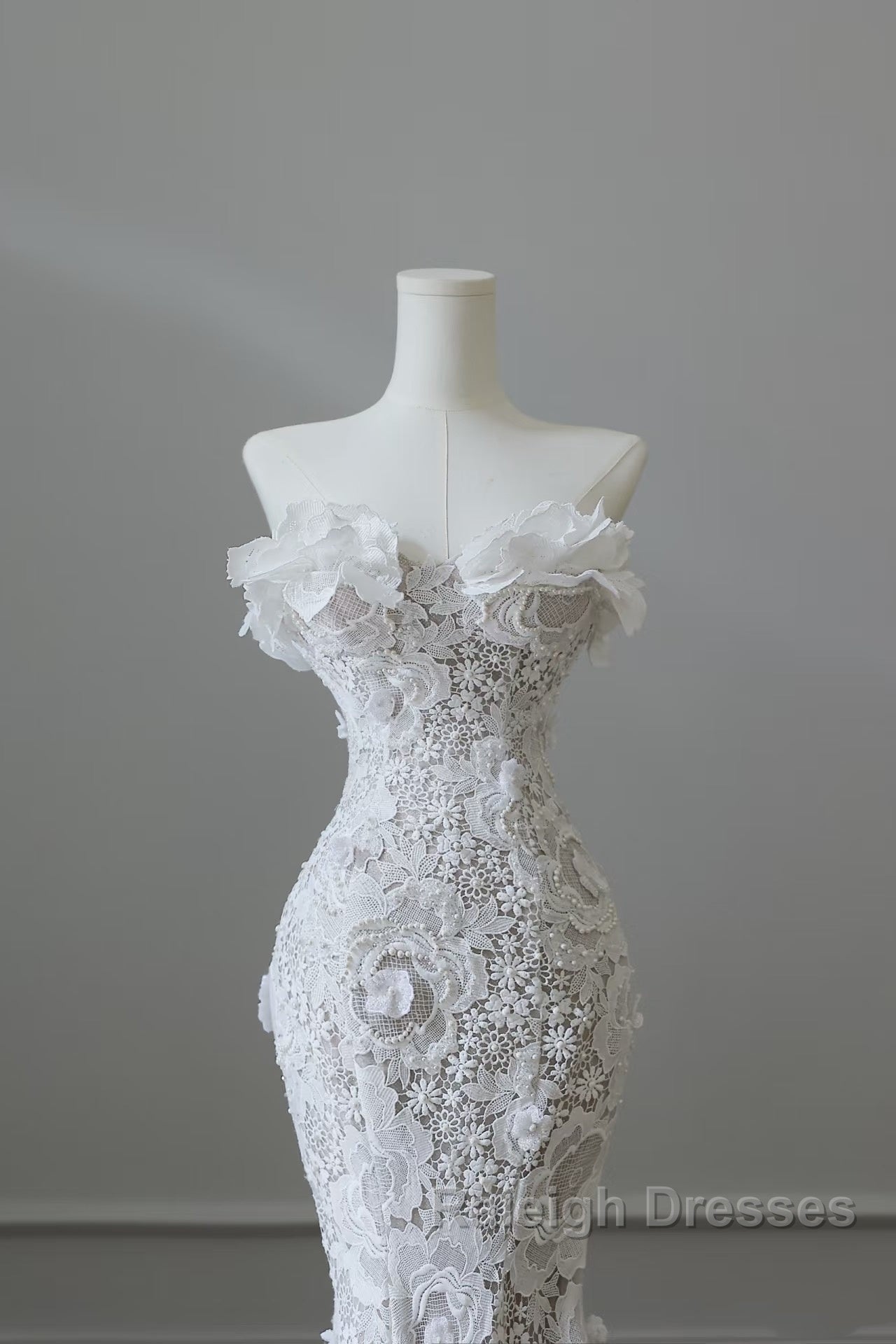 Princess Mermaid Strapless White Lace Long Wedding Dress Brides Dresses