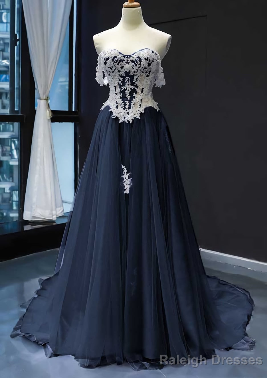 Princess Off-the-Shoulder Sweep Train Tulle Satin Prom Dresses With Appliqued Secondary image