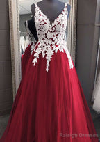 Princess V Neck Long/Floor-Length Tulle Prom Dresses With Appliqued Lace