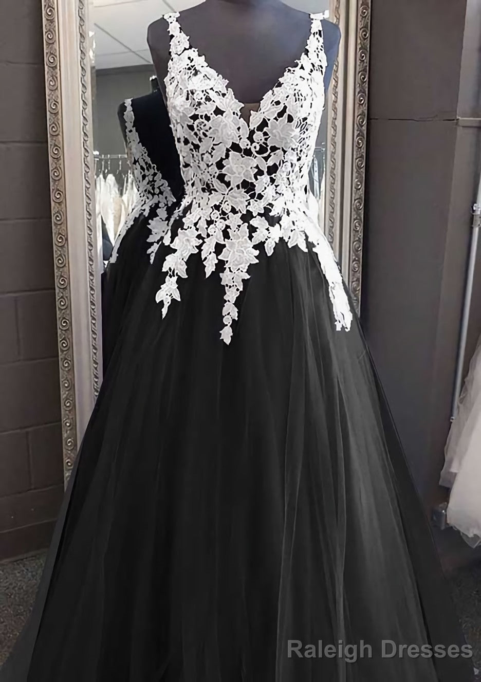 Princess V Neck Long Dress Floor Length Tulle Prom Dress With Appliqued Lace