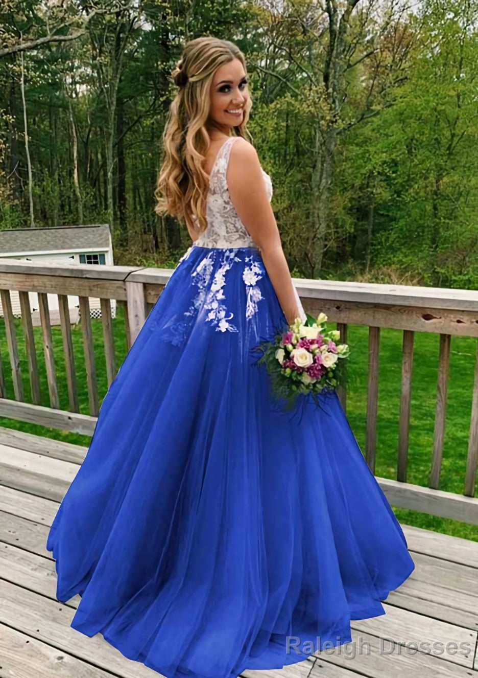 Princess V Neck Sweep Train Tulle Prom Dresses With Appliqued