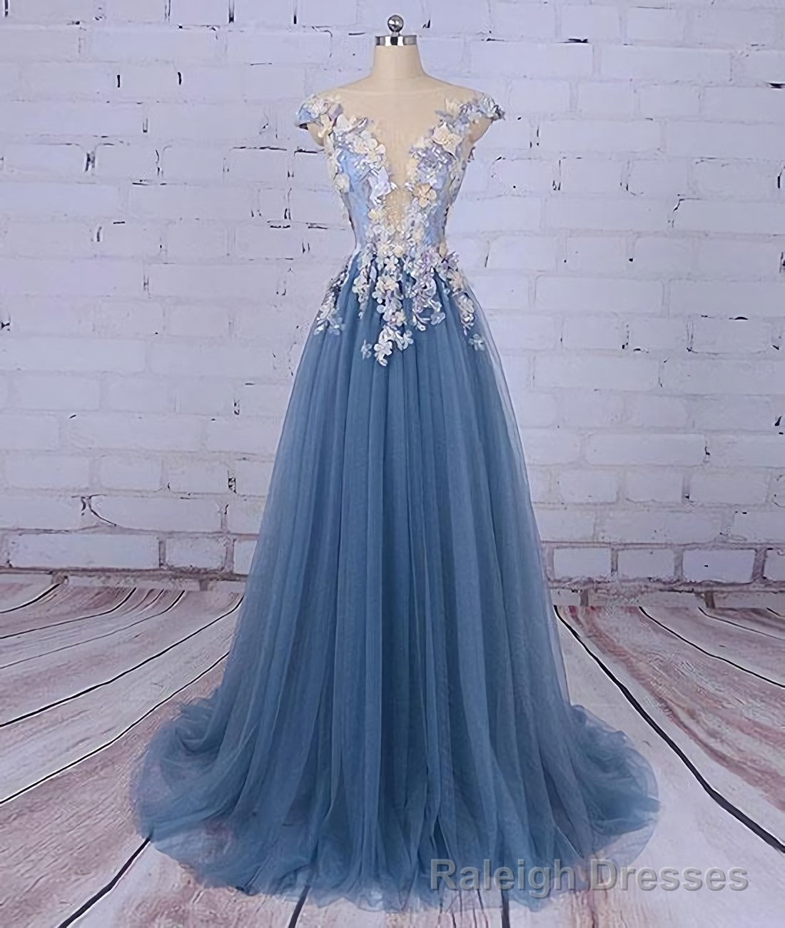 Unique Pncess Appliqued Tulle Long Prom Dresses Secondary image