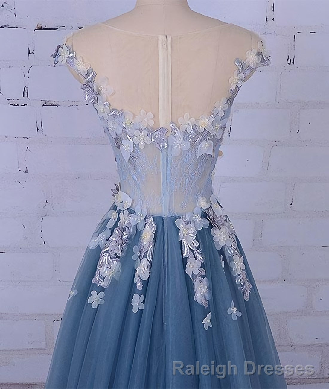 Unique Pncess Appliqued Tulle Long Prom Dresses