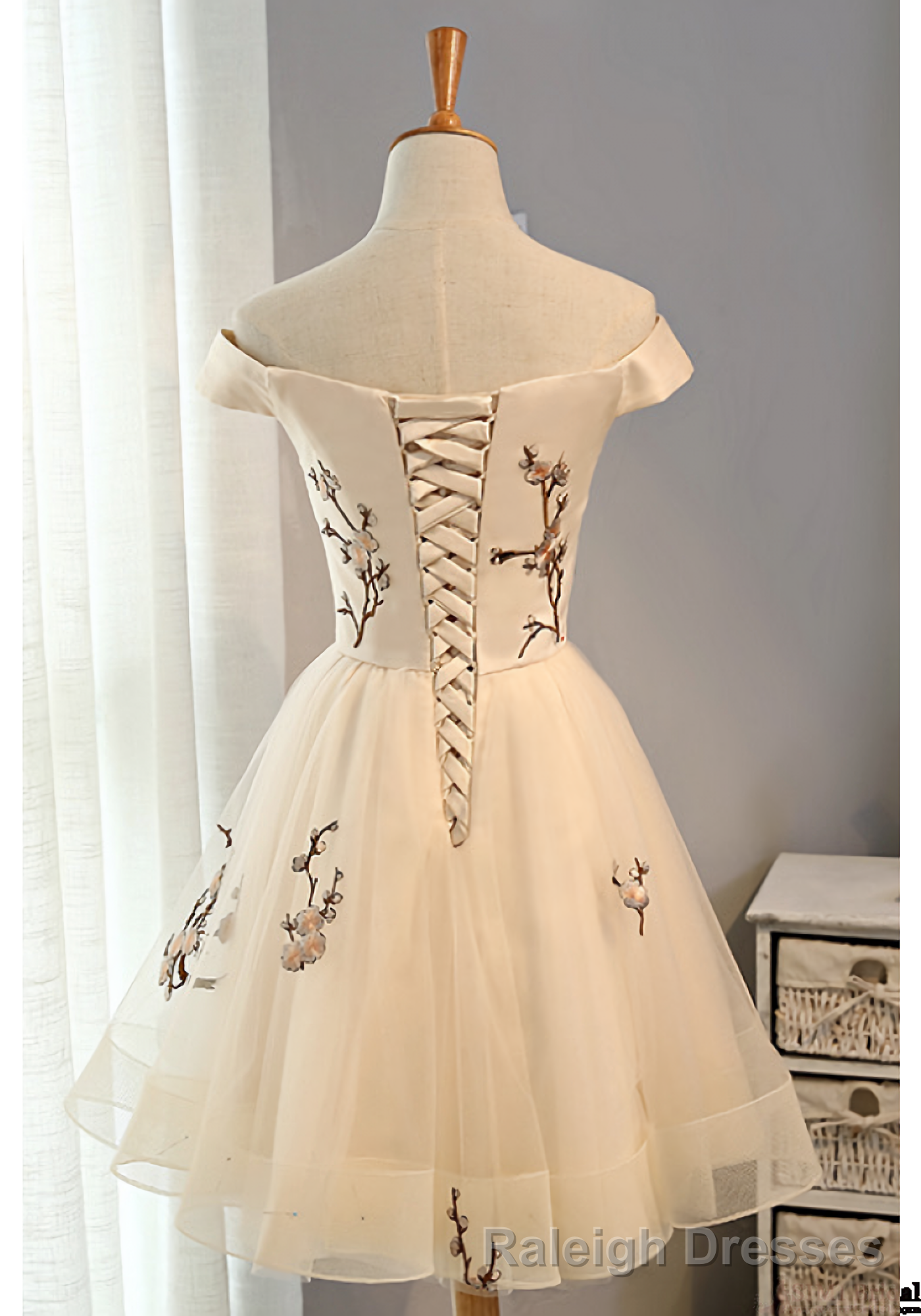 Cap Sleeves Embroidery Tulle Short A Line Prom Dresses Secondary image
